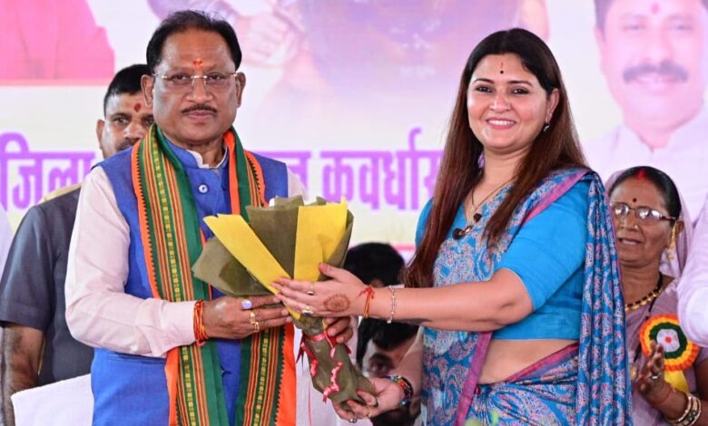 रानी अवंती बाई लोधी बलिदान दिवस समारोह में विधायक बोहरा ने किया मुख्यमंत्री साय का स्वागत, विधानसभा के विभिन्न गाँव में 6 मूर्तियों का किया लोकार्पण