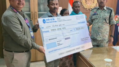 आईईडी विस्फोट में घायल जवान को सुकमा एसपी ने किया 50 लाख का भुगतान