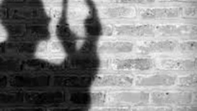 युवक ने अपने घर की छत पर फांसी लगाकर आत्महत्या कर ली युवक ने अपने घर की छत पर फांसी लगाकर आत्महत्या कर ली