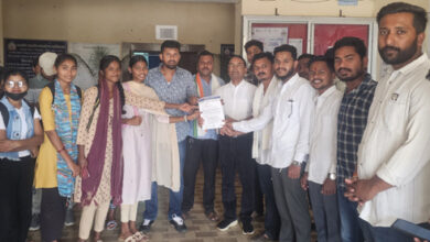 एनएसयूआई ने महाविद्यालय में छात्र संघ चुनाव बहाली की मांग काे लेकर सौंपा ज्ञापन