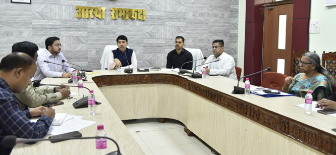 ज्ञानभारतम् मिशन में प्राचीन पाण्डुलिपियों का संरक्षण, दस्तावेजीकरण हेतु हुई बैठक