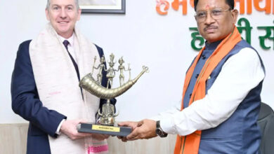 मुख्यमंत्री साय से आस्ट्रेलिया के महावाणिज्य दूत बर्नार्ड लिंच ने की सौजन्य मुलाकात मुख्यमंत्री साय से आस्ट्रेलिया के महावाणिज्य दूत बर्नार्ड लिंच ने की सौजन्य मुलाकात