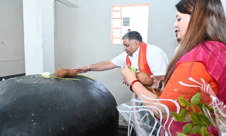 मंत्री अग्रवाल कवर्धा के जानकी वन धाम शिवालय में आयोजित प्राण-प्रतिष्ठा समारोह में हुए शामिल