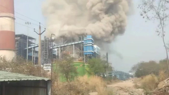 मृतकों की संख्या पहुंची 16, प्रबंधन ने 35-35 लाख मुआवजा-नौकरी का ऐलान किया मृतकों की संख्या पहुंची 16, प्रबंधन ने 35-35 लाख मुआवजा-नौकरी का ऐलान किया