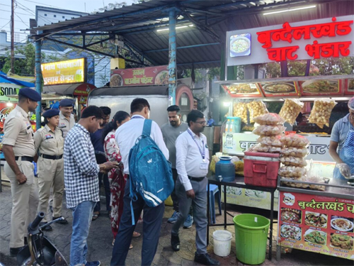 सही दवा शुद्ध आहार यही छत्तीसगढ़ का आधार अभियान के तहत 27 गुपचुप व चाट सेंटर पहुंचा खाद्य व औषधि विभाग