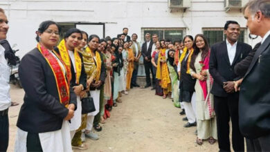 अब वकील व फरियादियों का गला नहीं सूखेगा, अग्रवाल महिला मंडल ने कोर्ट परिसर में लगवाया वाटर कूलर अब वकील व फरियादियों का गला नहीं सूखेगा, अग्रवाल महिला मंडल ने कोर्ट परिसर में लगवाया वाटर कूलर