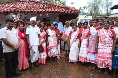 राज्यपाल डेका ने जशपुर के केरेगांव होम-स्टे का किया अवलोकन राज्यपाल डेका ने जशपुर के केरेगांव होम-स्टे का किया अवलोकन