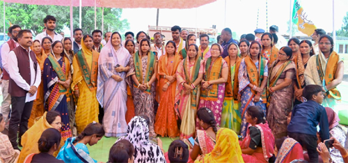 पूर्व कांग्रेस विधायक के गृह ग्राम बतरा में में 31 लोगों ने थामा कमल का साथ, मंत्री राजवाड़े ने कराया भाजपा ज्वाइन