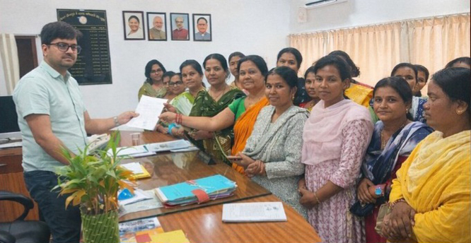 आंगनबाड़ी कार्यकर्ताओं ने अन्य विभागों के कार्य से मुक्ति हेतु सौंपा ज्ञापन आंगनबाड़ी कार्यकर्ताओं ने अन्य विभागों के कार्य से मुक्ति हेतु सौंपा ज्ञापन