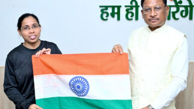 एवरेस्ट पर तिरंगा फहराने निकली छत्तीसगढ़ की बेटी, मुख्यमंत्री ने दी शुभकामनाएं एवरेस्ट पर तिरंगा फहराने निकली छत्तीसगढ़ की बेटी, मुख्यमंत्री ने दी शुभकामनाएं