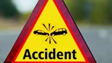 अनकंट्रोल्ड हुआ तेज रफ्तार पिकअप, दो महिलाओं की मौत