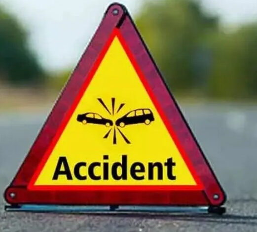 अनकंट्रोल्ड हुआ तेज रफ्तार पिकअप, दो महिलाओं की मौत