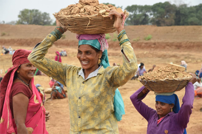 सुरक्षा, सम्मान और स्वावलंबन की बन रही नई पहचान, छत्तीसगढ़ में आर्थिक और सामाजिक सशक्त हो रहीं महिला श्रमिक