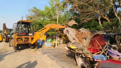 उद्योग भवन सर्विस रोड व पुरैना मुख्य मार्ग अतिक्रमणमुक्त