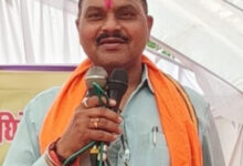 कांग्रेस की शिकायत पर कार्यवाही होने के बाद प्रशासन के खिलाफ कांग्रेसी कर रहे प्रदर्शन – नरोत्तम