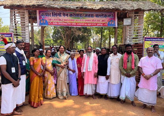 लिंगो पेन कर्रसाड़ में भानुप्रतापपुर विधायक व कांकेर सांसद हुए शामिल लिंगो पेन कर्रसाड़ में भानुप्रतापपुर विधायक व कांकेर सांसद हुए शामिल