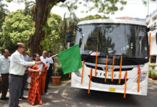 राज्यपाल डेका ने खैरागढ़ विवि की नई बस को दिखाई हरी झंडी, विद्यार्थियों को मिलेगी सुविधा