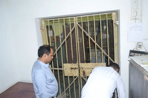 जिला कोषालय के स्ट्रॉन्ग रूम का कलेक्टर ने किया निरीक्षण, सुरक्षा व व्यवस्थाओं का लिया जायजा