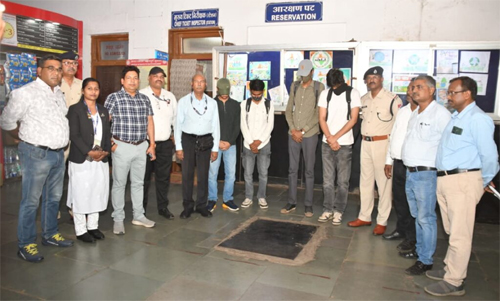 रायपुर रेल मंडल के टिकट चेकिंग स्क्वाड ने डुप्लीकेट एमएसटी रेल टिकट बनाने वालों को पकड़ा