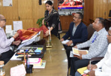 राज्यपाल ने कोसा वस्त्रों के नवाचार और बुनकरों के आर्थिक सशक्तिकरण पर दिया जोर