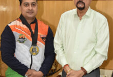 राज्यपाल डेका ने स्वर्ण पदक विजेता आर्मरेसलर श्रीमंत झा को दी बधाई