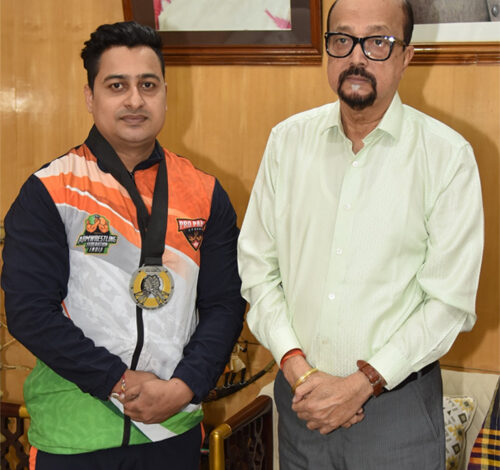 राज्यपाल डेका ने स्वर्ण पदक विजेता आर्मरेसलर श्रीमंत झा को दी बधाई