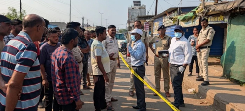 मानवता हुई शर्मसार – प्राइवेट पार्ट में बोतल डालने के बाद पत्थर से सिर कुचल कर हत्या