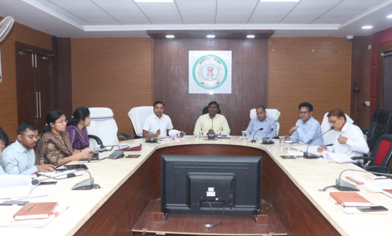 कलेक्टर ने ली समय-सीमा बैठक, शिक्षा, स्वास्थ्य, कृषि और पोषण योजनाओं की समीक्षा