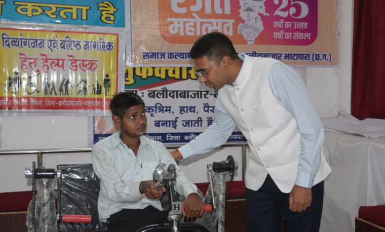 दिव्यांग श्यामसुंदर के जीवन में आई नई राह,कलेक्टर ने दिया ट्राइसाइकिल