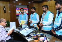 राज्यपाल डेका से फिल परमार्थ आश्रम के संस्थापक ने की भेंट