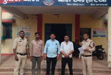 थाने में रेत से भरी ट्रक चोरी करने वाले 3 आरोपी गए जेल