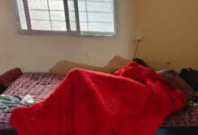 युवक ने अपनी कलाई की नस काट कर आत्महत्या कर ली