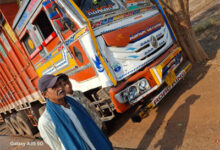 अनियंत्रित बाइक टकराई ट्रक से, दो की मौत