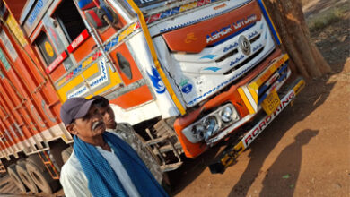 अनियंत्रित बाइक टकराई ट्रक से, दो की मौत