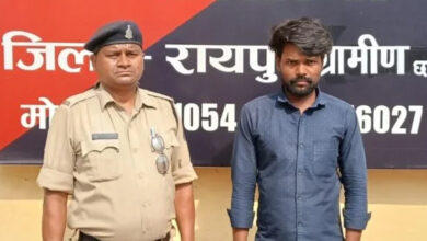 शराब दुकान के पास तलवार लहराकर लोगों को धमकाने वाला रवि गिरफ्तार