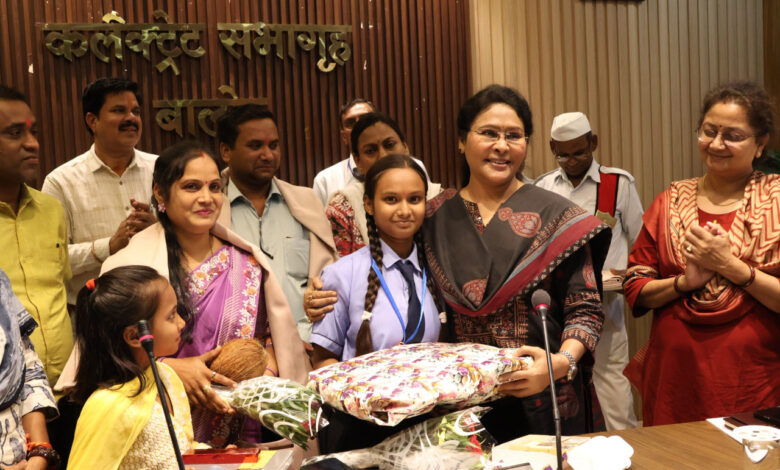 इसरो के यंग साइंटिस्ट प्रोग्राम में चयनित होने वाली हिमांशी का कलेक्टर ने किया सम्मान, उज्ज्वल भविष्य की दी शुभकामनाएं