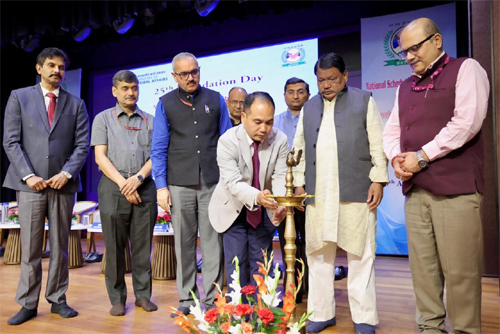 व्यक्तियों को रोजगार चाहने वाला बनने के बजाय रोजगार देने वाला बनाएं – केन्द्रीय मंत्री ओंराव