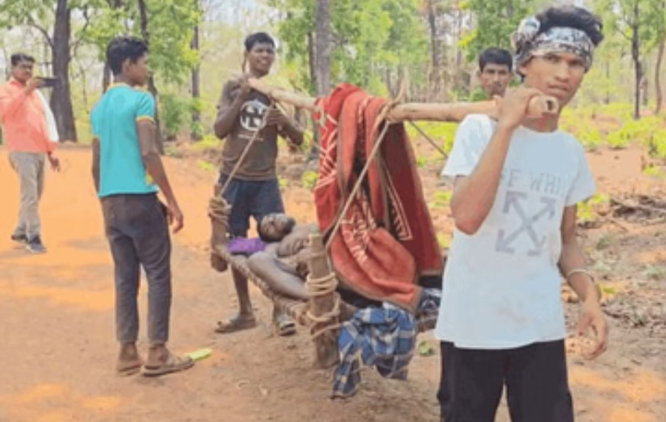 19 किलोमीटर पैदल सफर तय करने के बाद बीएसएफ की मदद से मरीज को अस्पताल पहुंचाया