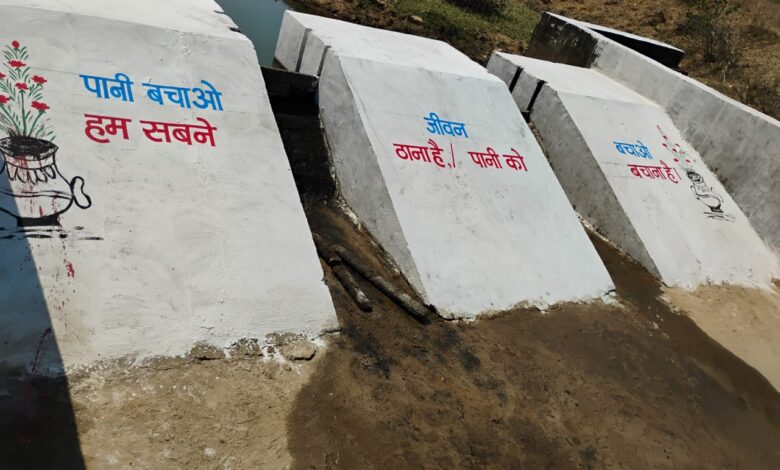 मनरेगा से पनारी नाले का जीर्णोद्धार, 1200 ग्रामीणों को पेयजल व सिंचाई का लाभ मनरेगा से पनारी नाले का जीर्णोद्धार, 1200 ग्रामीणों को पेयजल व सिंचाई का लाभ