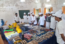 कभी बंदूक थामकर हिंसा करने वाले माओवादी अब सीख रहे हुनर