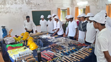 कभी बंदूक थामकर हिंसा करने वाले माओवादी अब सीख रहे हुनर