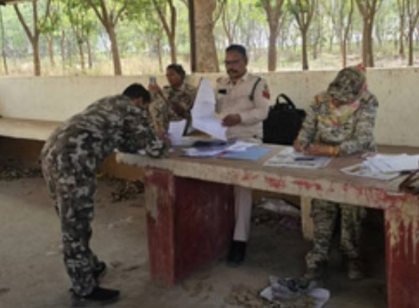 सड़क हादसे में बाइक सवार दो युवकों की हुई मौत सड़क हादसे में बाइक सवार दो युवकों की हुई मौत