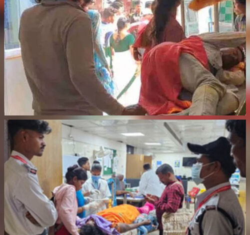 विवाह समारोह से लौट रही पिकअप पलटी, 2 महिलाओं की हुई मौत, 37 घायल विवाह समारोह से लौट रही पिकअप पलटी, 2 महिलाओं की हुई मौत, 37 घायल