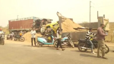 हाइवा और ट्रक की आमने-सामने टक्कर, तीन की मौत