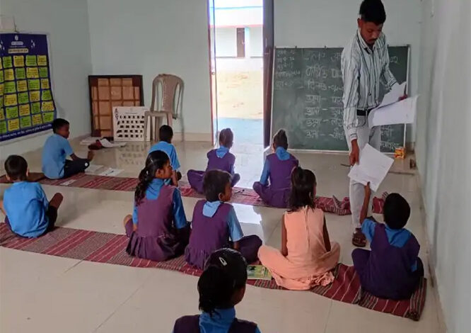 नक्सली जहां सरकार विरोधी शिक्षा देते थे, वहां खोले जाएंगे 22 स्कूल