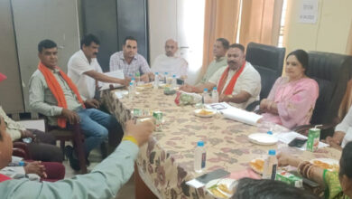 गायत्री ने ली स्वास्थ विभाग की बैठक, बारिश में किसी भी वार्ड में ना हो जल भराव की समस्या