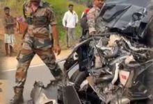 कार-ट्रक के बीच आमने-सामने की भिड़ंत में 4 घायल