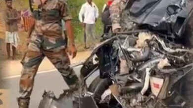 कार-ट्रक के बीच आमने-सामने की भिड़ंत में 4 घायल