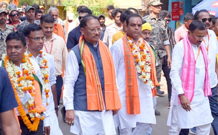 15 साल की ममता बनर्जी की सरकार में केवल हुए अत्याचार – सीएम साय, चार प्रत्याशियों के नामांकन रैली में हुए शामिल