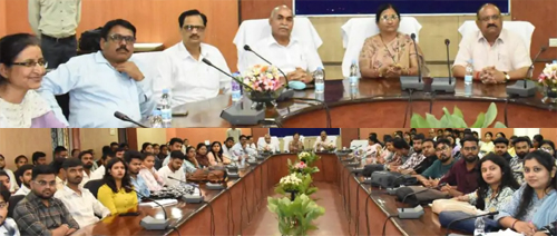 कृषि महाविद्यालय रायपुर में उज़्बेकिस्तान यात्रा पर आधारित अंतरराष्ट्रीय अवसरों हेतु संगोष्ठी कृषि महाविद्यालय रायपुर में उज़्बेकिस्तान यात्रा पर आधारित अंतरराष्ट्रीय अवसरों हेतु संगोष्ठी